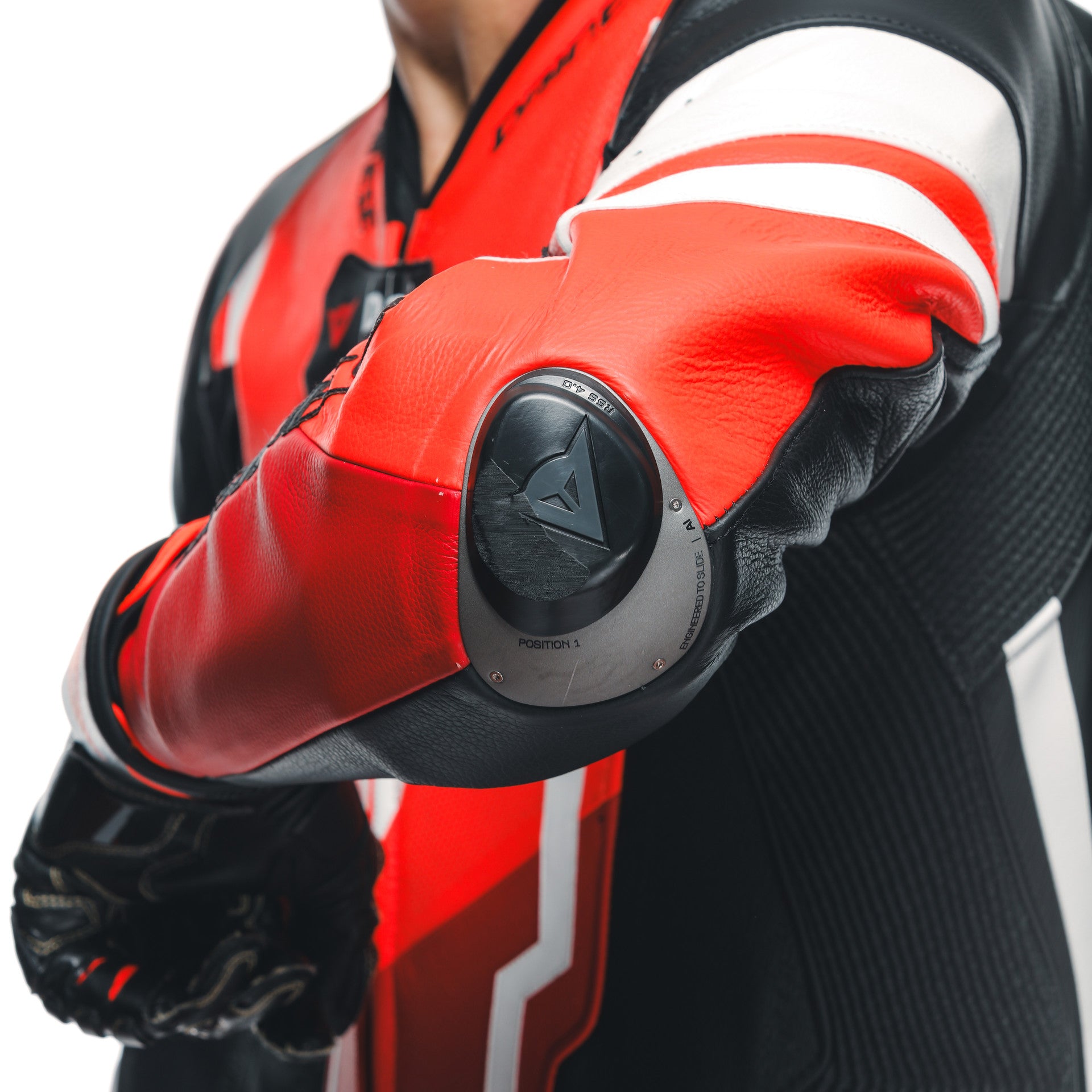 Dainese Misano 3 D-AIR® Macacão de Couro – Macacão de Corrida com Airbag Perfurado | Masculino | Vermelho 
