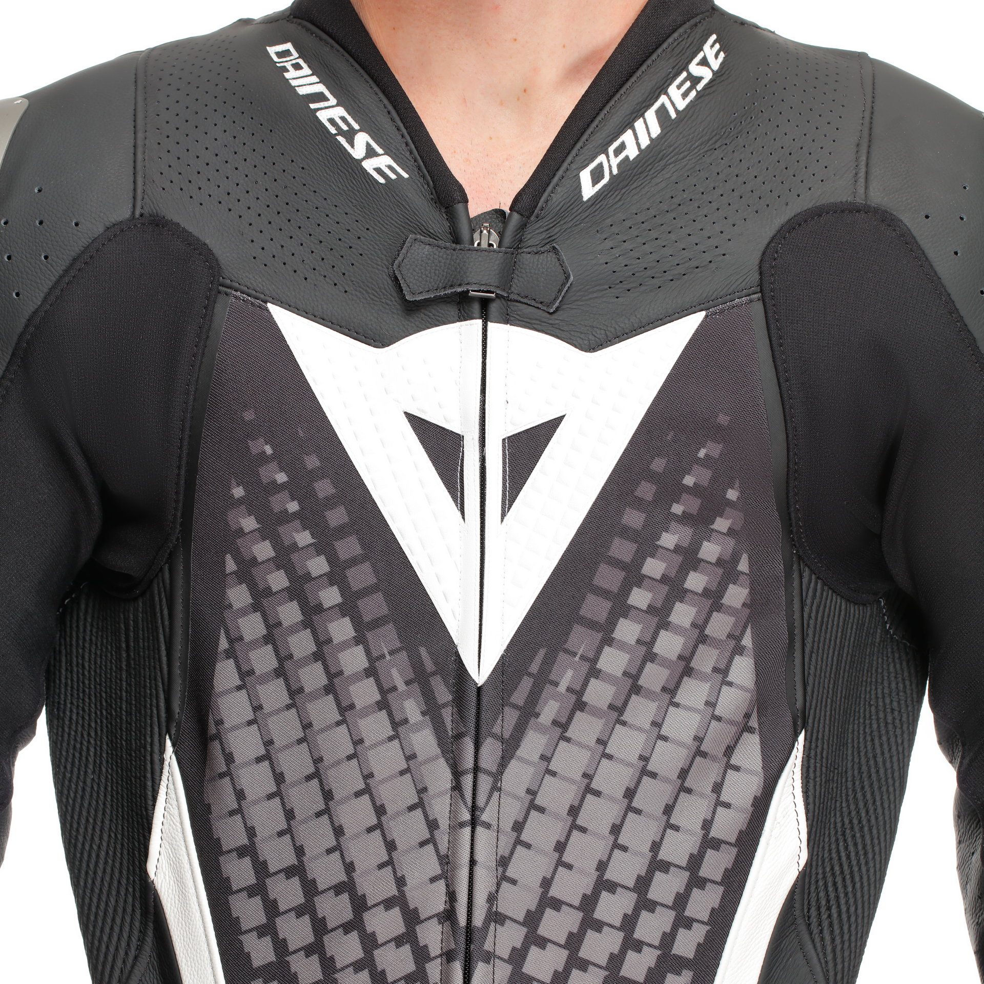 Dainese Laguna Seca 6 Macacão de Couro Inteiro – Macacão de Corrida Perfurado | Homens | Preto/Branco 