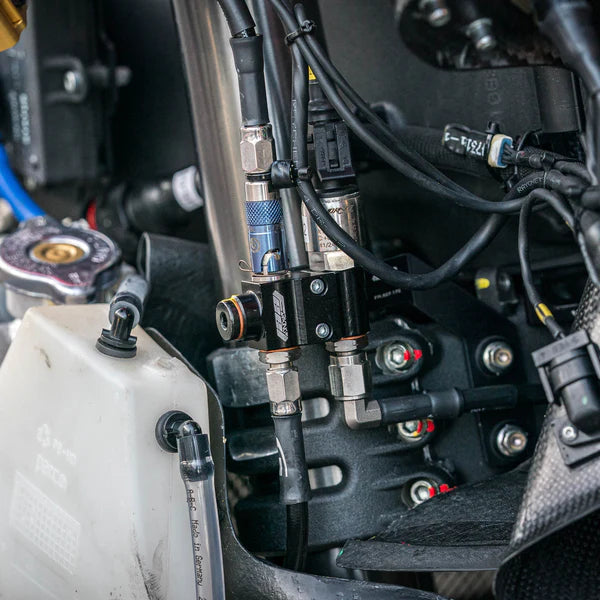 Distribuidor de 3 vias / bloco de ligação para o sistema de travagem dianteiro WorldSSP Feel Racing Ducati Panigale V2 955 (20-24) FR.05.KIT 