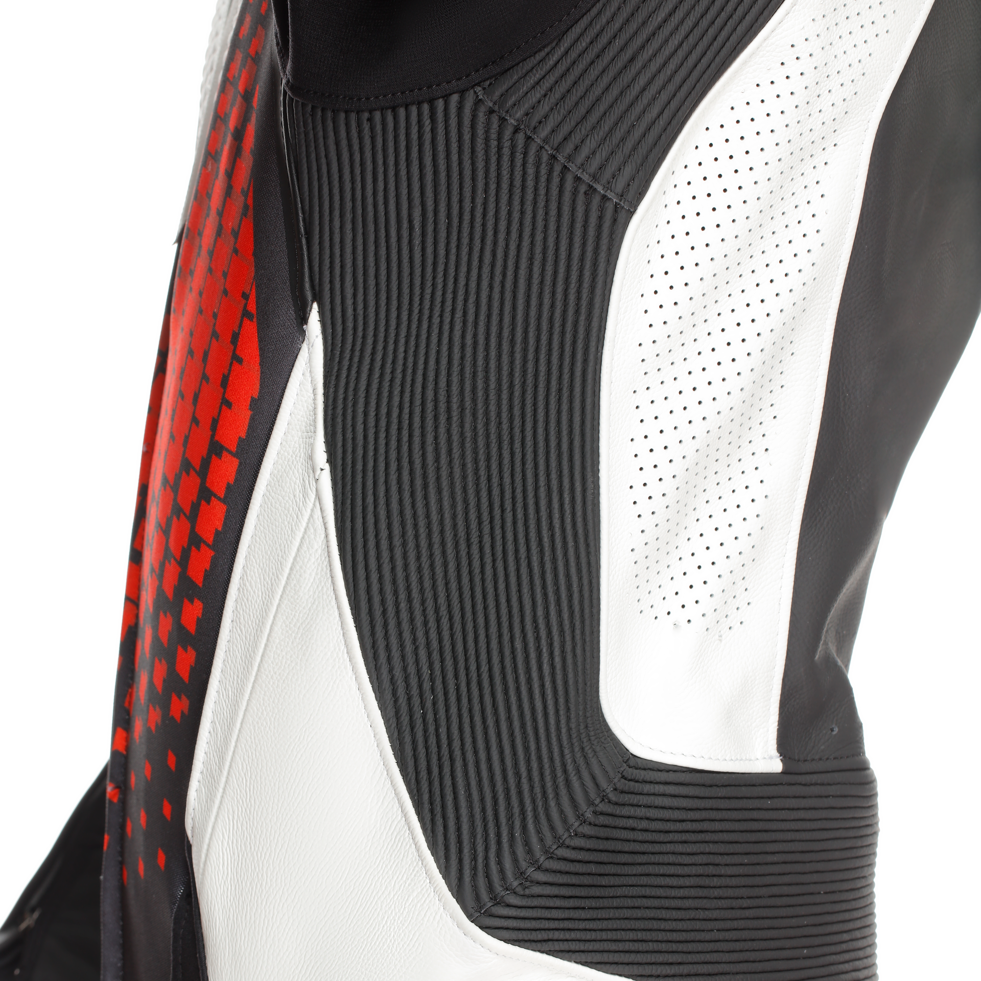 Dainese Laguna Seca 6 Macacão de Couro Integral – Macacão de Corrida Perfurado | Homens | Branco/Vermelho 