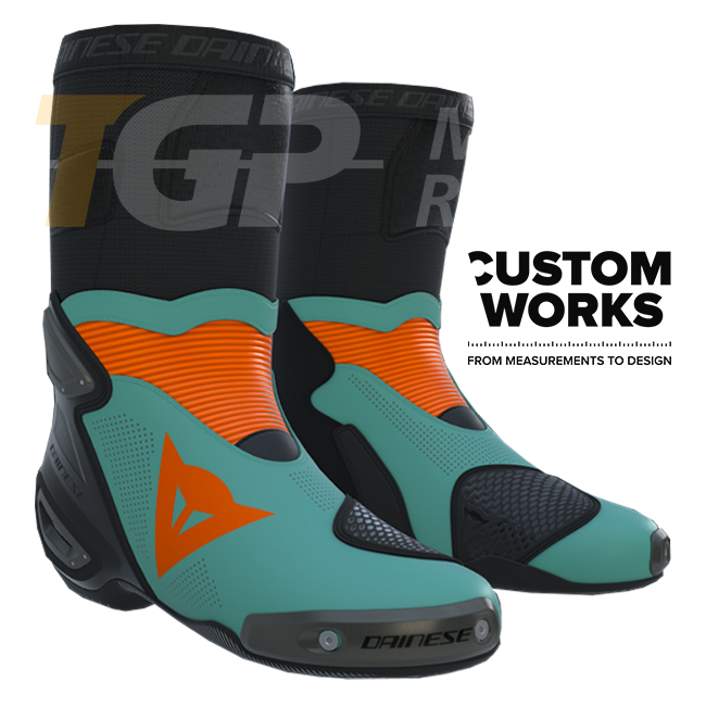 Botas de Moto de Rua e Racing Dainese Axial 2 Air | Homem | Laranja Fluorescente / Azul Mar da Sardenha | Custom Works 