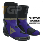 Botas de motociclista de corrida e estrada Dainese Axial 2 | Homem | Viola / Magnésio | Custom Works 