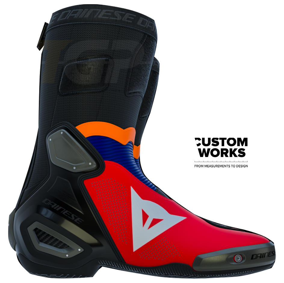 Botas de motociclo de corrida e estrada Dainese Axial 2 Air Luca Marini Replica 2026 | Homem | Lava Red / Electric Blue / Laranja Fluo / Branco | Custom Works 