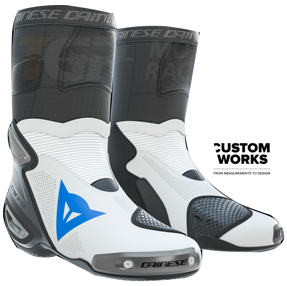 Botas de motociclo de corrida e estrada Dainese Axial 2 Air | Homem | Branco / Azul céu | Custom Works 