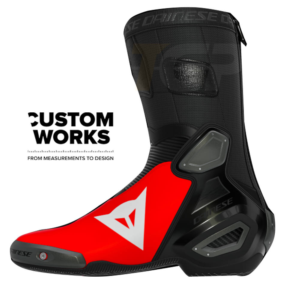 Botas de moto de corrida e estrada Dainese Axial 2 Marco Bezzecchi Replica 2026 | Homem | Fluo Vermelho / Preto | Custom Works 