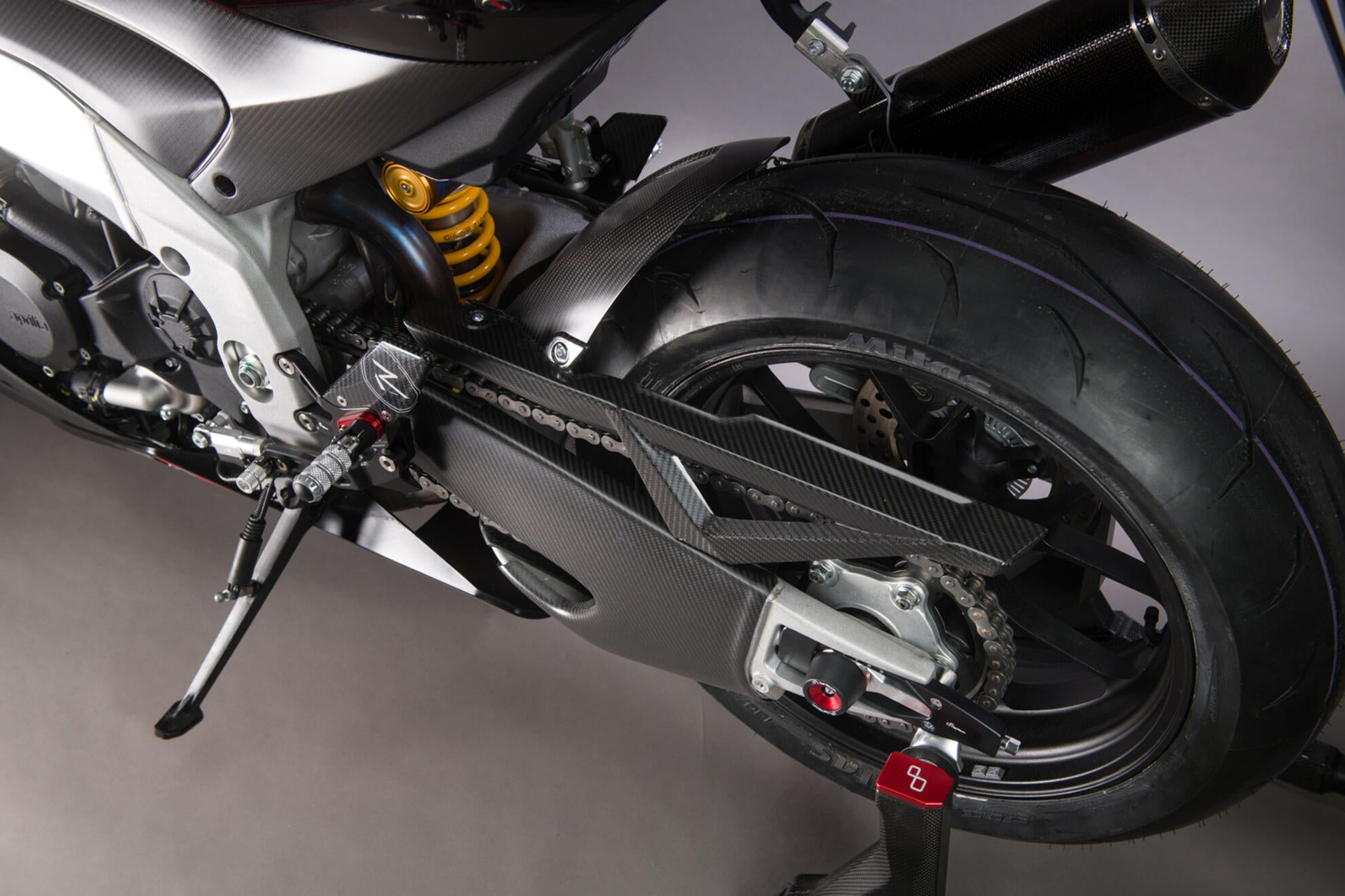 Capa da corrente em Carbono LighTech Aprilia RSV4/RR/1100 Factory (21-26) CARA2012 