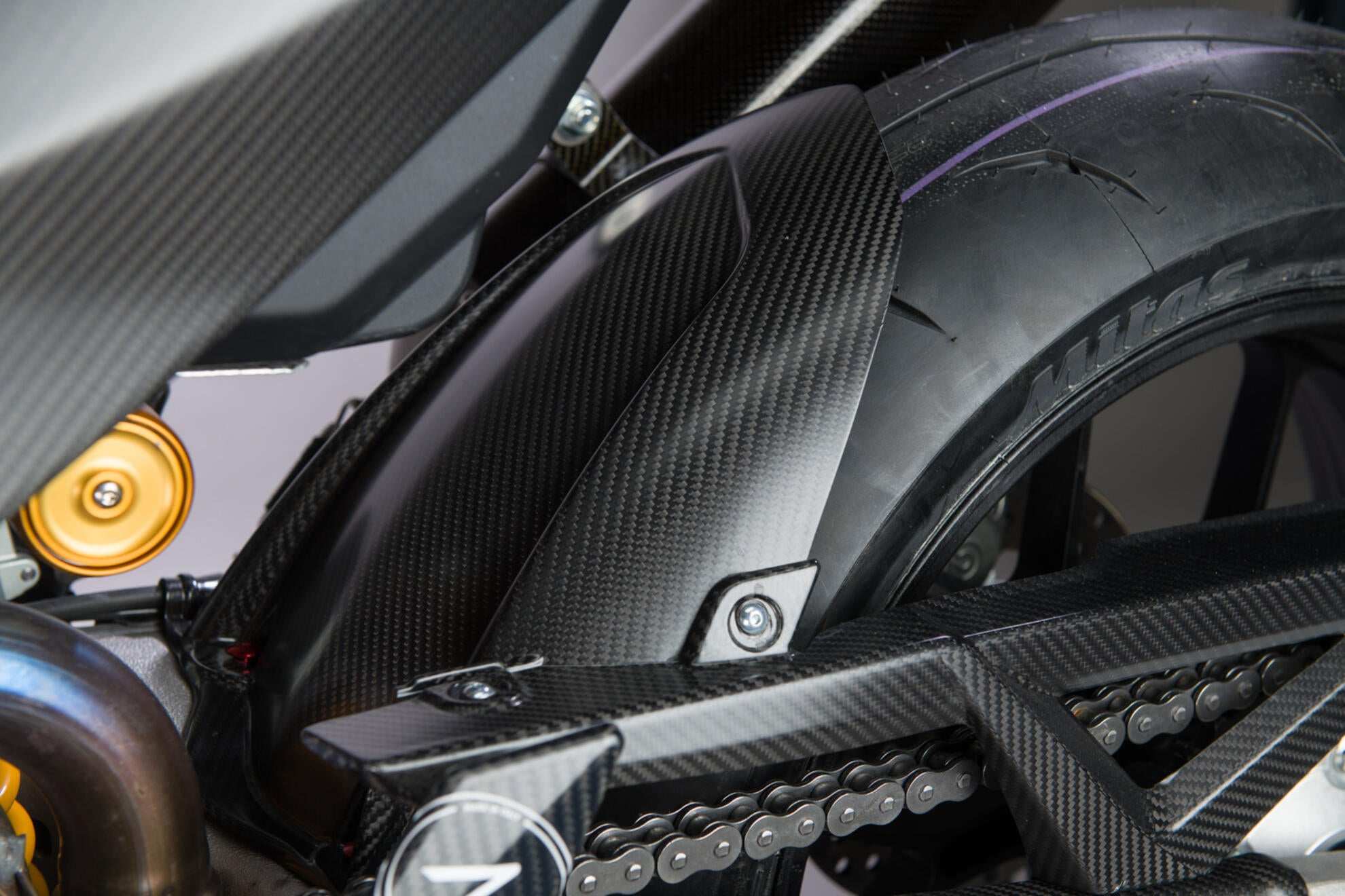 Guardabarros Traseiro em Carbono LighTech Aprilia RSV4/RR/1100 Factory (21-26) CARA2020 