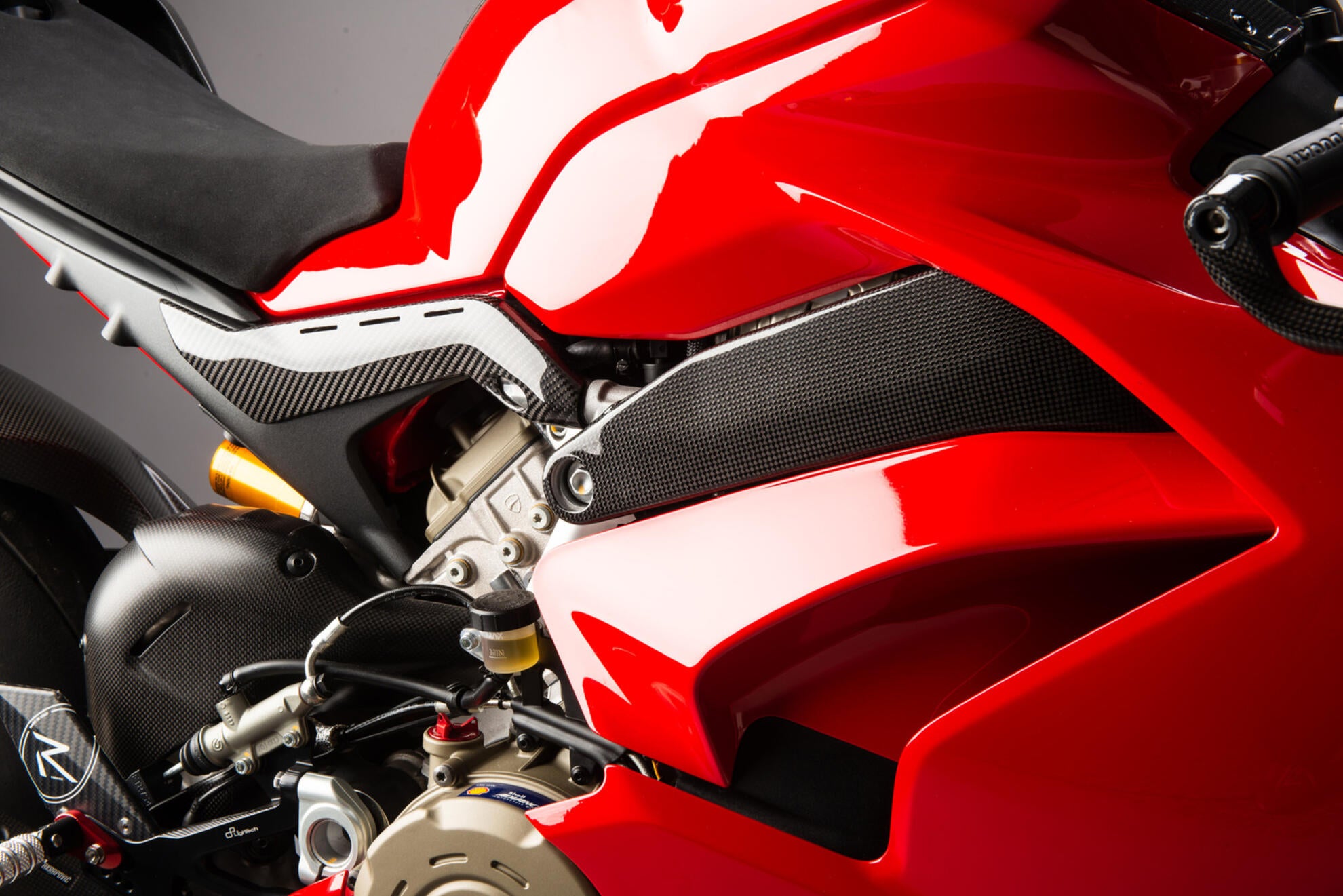 Capa do quadro traseiro em Carbono LighTech Ducati Panigale V4/S/R (18-24) CARD0880 