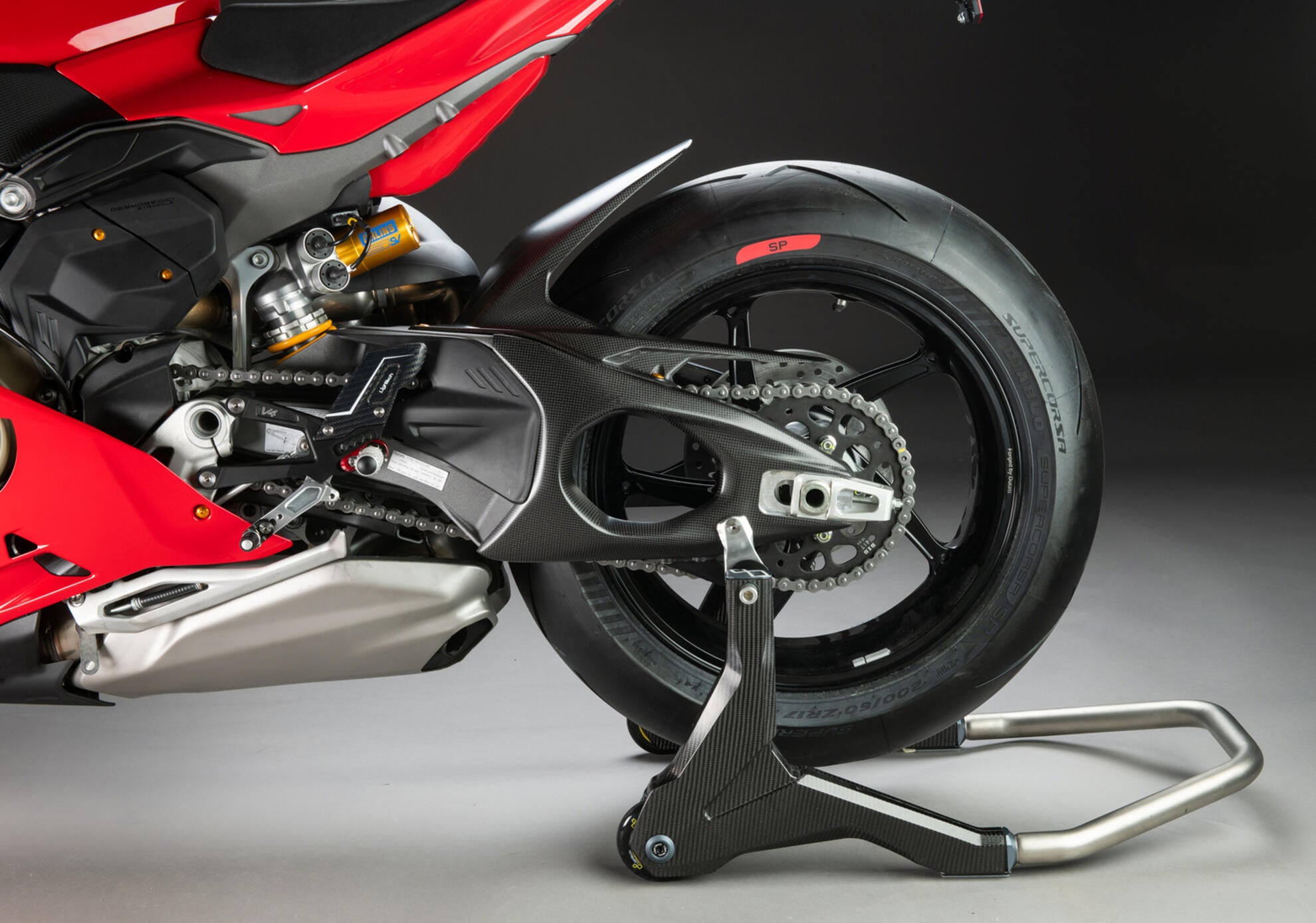 Cobrimentos de braço oscilante em carbono LighTech Ducati Panigale V4/S/R (25-26) CARD2460M 