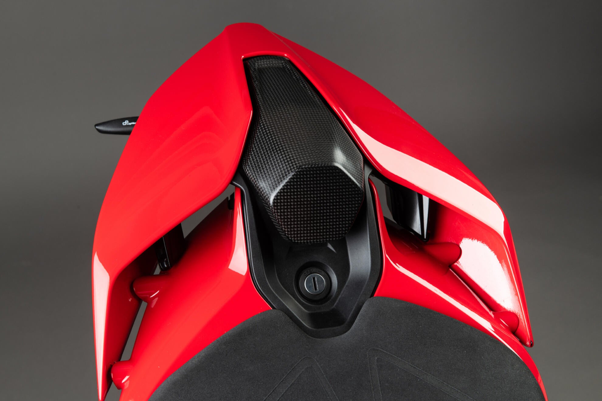 Capa do passageiro em Carbono LighTech Ducati Panigale V4/S (2025) CARD2492M 