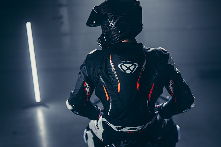 IXON Demonio macacão Macacão de couro – Fato de corrida perfurado | Homem | Vermelho/Preto/Branco 