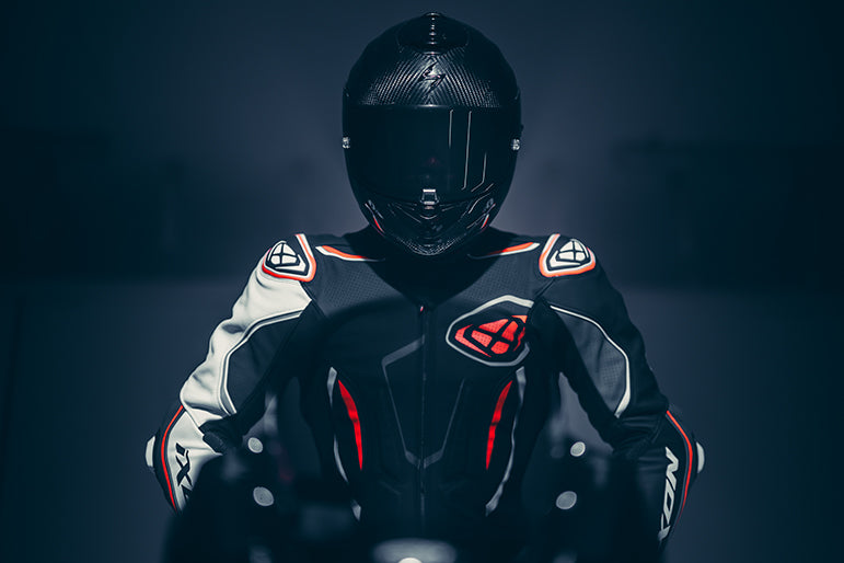 IXON Demonio macacão Macacão de couro – Fato de corrida perfurado | Homem | Vermelho/Preto/Branco 