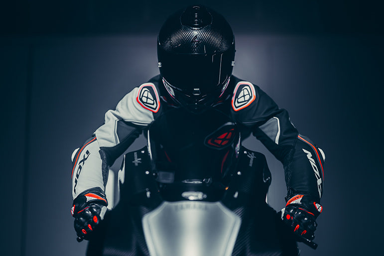 IXON Demonio macacão Macacão de couro – Fato de corrida perfurado | Homem | Vermelho/Preto/Branco 