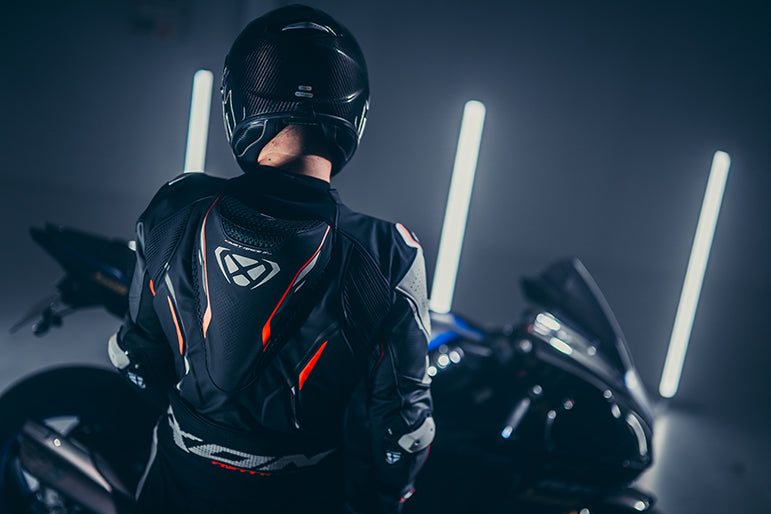 IXON Demonio macacão Macacão de couro – Fato de corrida perfurado | Homem | Preto/Branco/Vermelho 