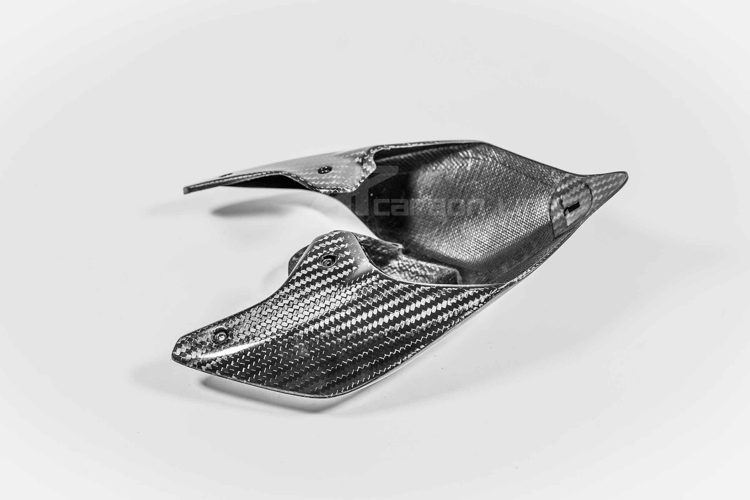 Carenagem traseira em carbono 400g AP Carbon Line Ducati Panigale V4/S/R (18-24) 