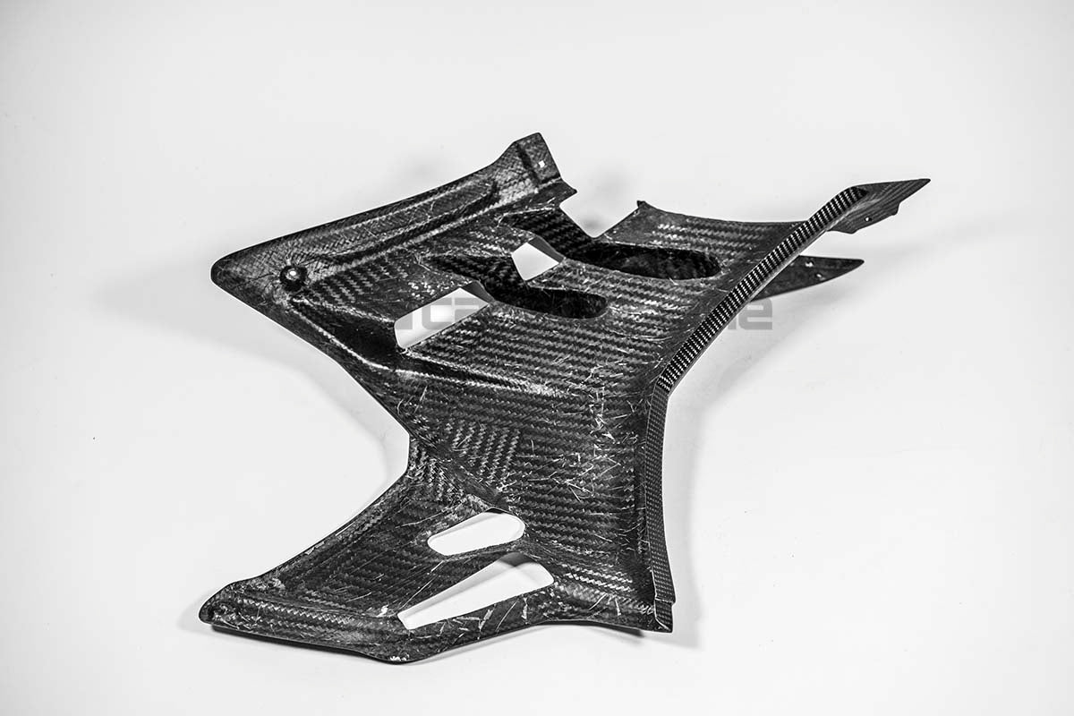 Painel lateral esquerdo 200g AP Carbon Line Aprilia RSV4/RR/1100 Factory (21-26) 