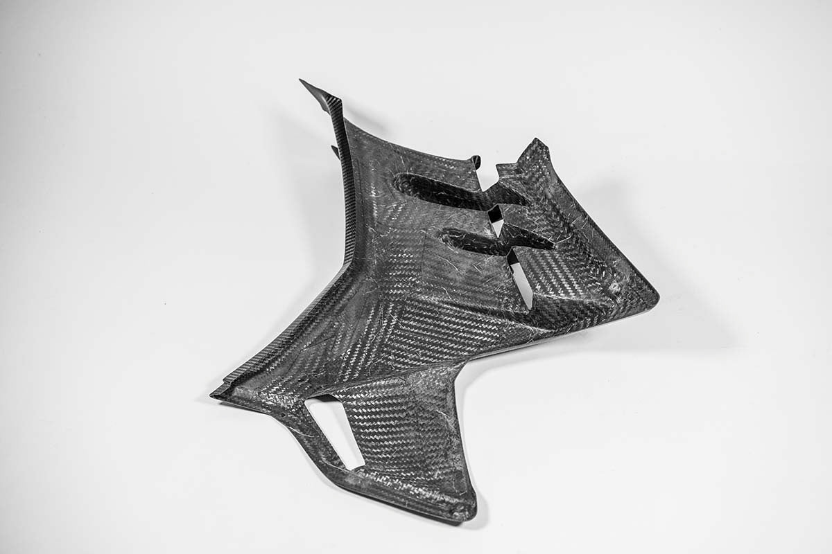 Painel lateral direito 200g AP Carbon Line Aprilia RSV4/RR/1100 Factory (21-26) 