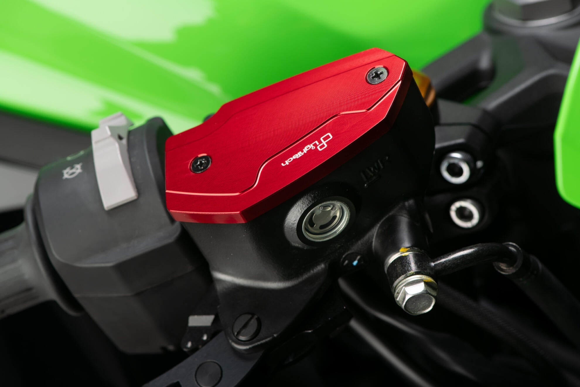 Tampa do reservatório de expansão Frontal LighTech Kawasaki ZX-4 RR (23-25) FBC16 