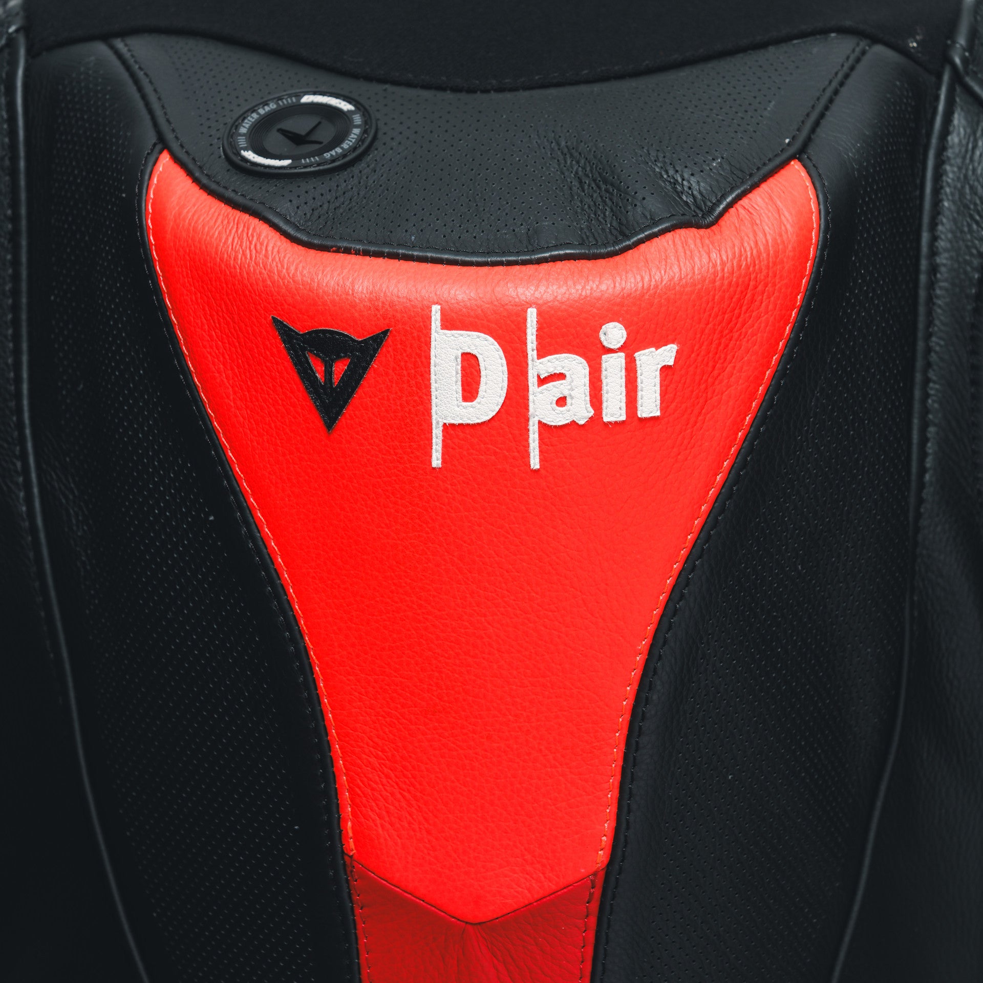 Dainese Misano 3 D-AIR® Macacão de Couro – Macacão de Corrida com Airbag Perfurado | Masculino | Vermelho 