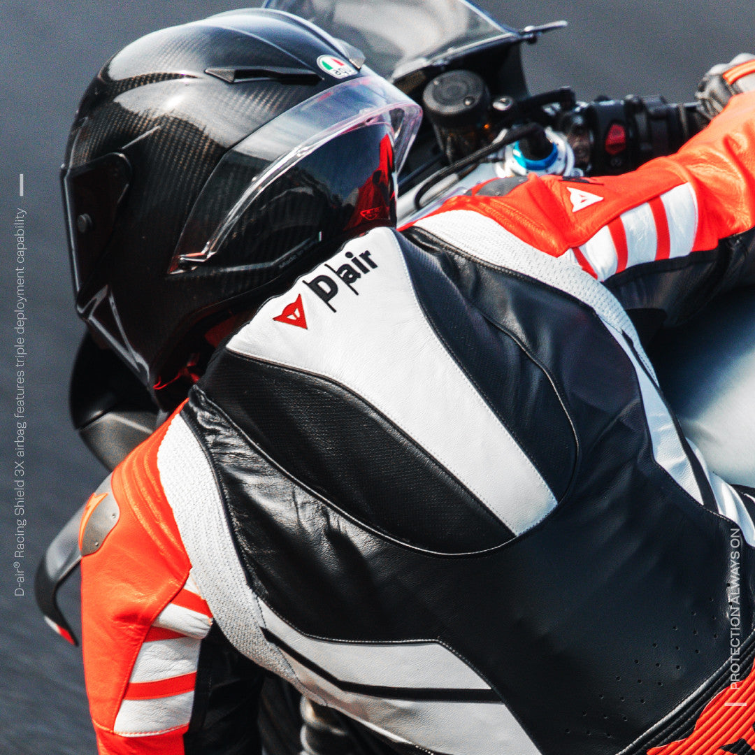 Dainese Mugello 3 D-AIR® Macacão de Couro Integral – Macacão de Corrida com Airbag Perfurado | Homens | Preto/Vermelho 