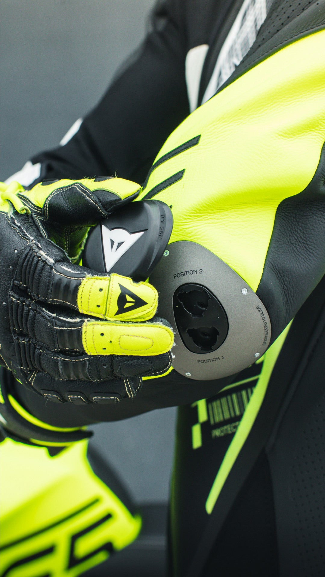 Dainese Audax D-ZIP fato de couro de uma peça – fato de corrida perfurado | Homens | Preto/Amarelo Neon 