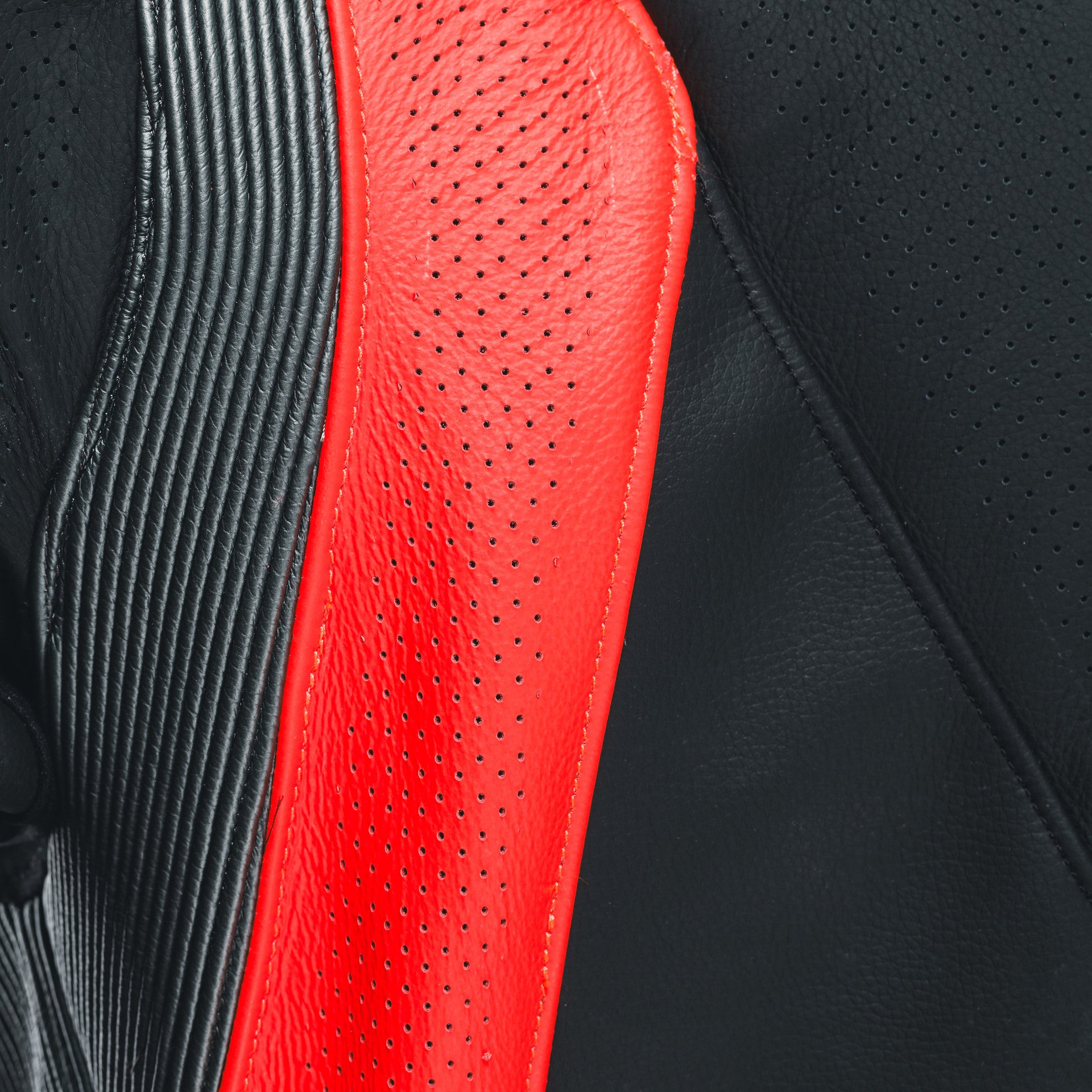 Dainese Audax D-ZIP fato de couro integral – fato de corrida perfurado | Homens | Preto/Vermelho 