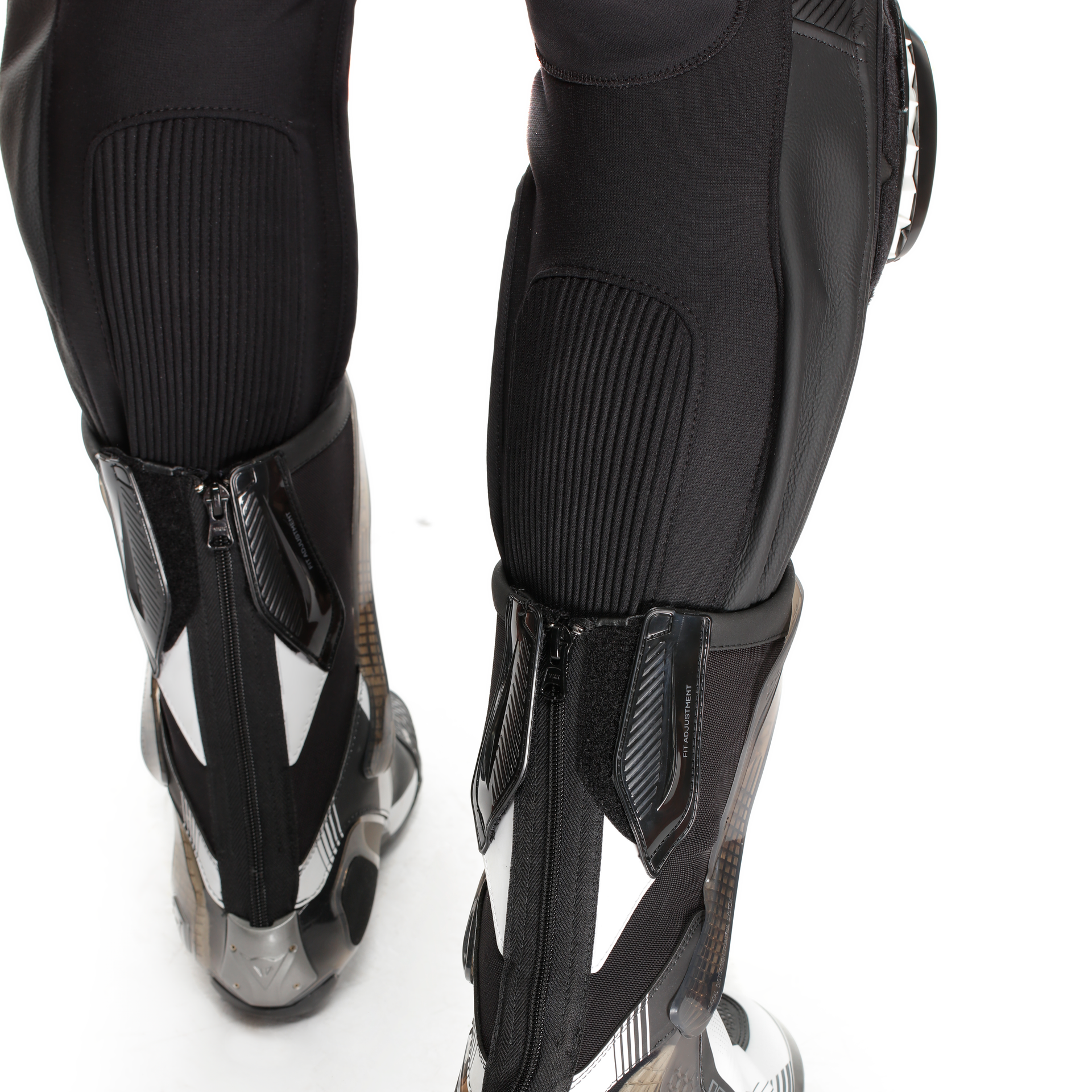 Dainese Laguna Seca 6 Macacão de Couro Inteiro – Macacão de Corrida Perfurado | Homens | Preto/Branco 