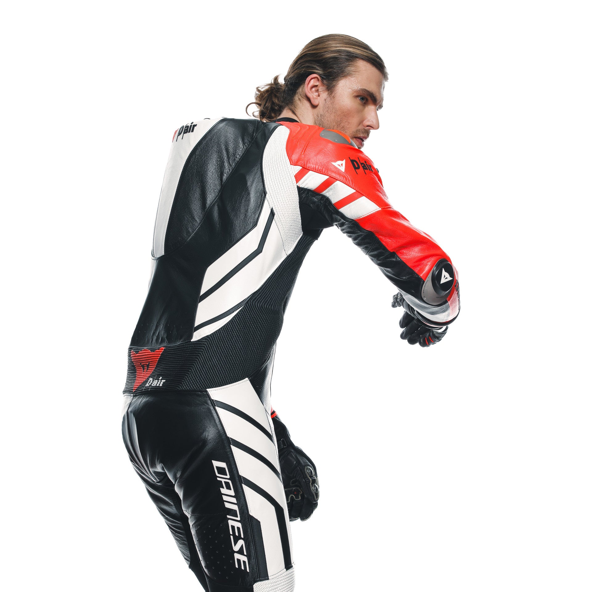 Dainese Mugello 3 D-AIR® Macacão de Couro Integral – Macacão de Corrida com Airbag Perfurado | Homens | Preto/Vermelho 