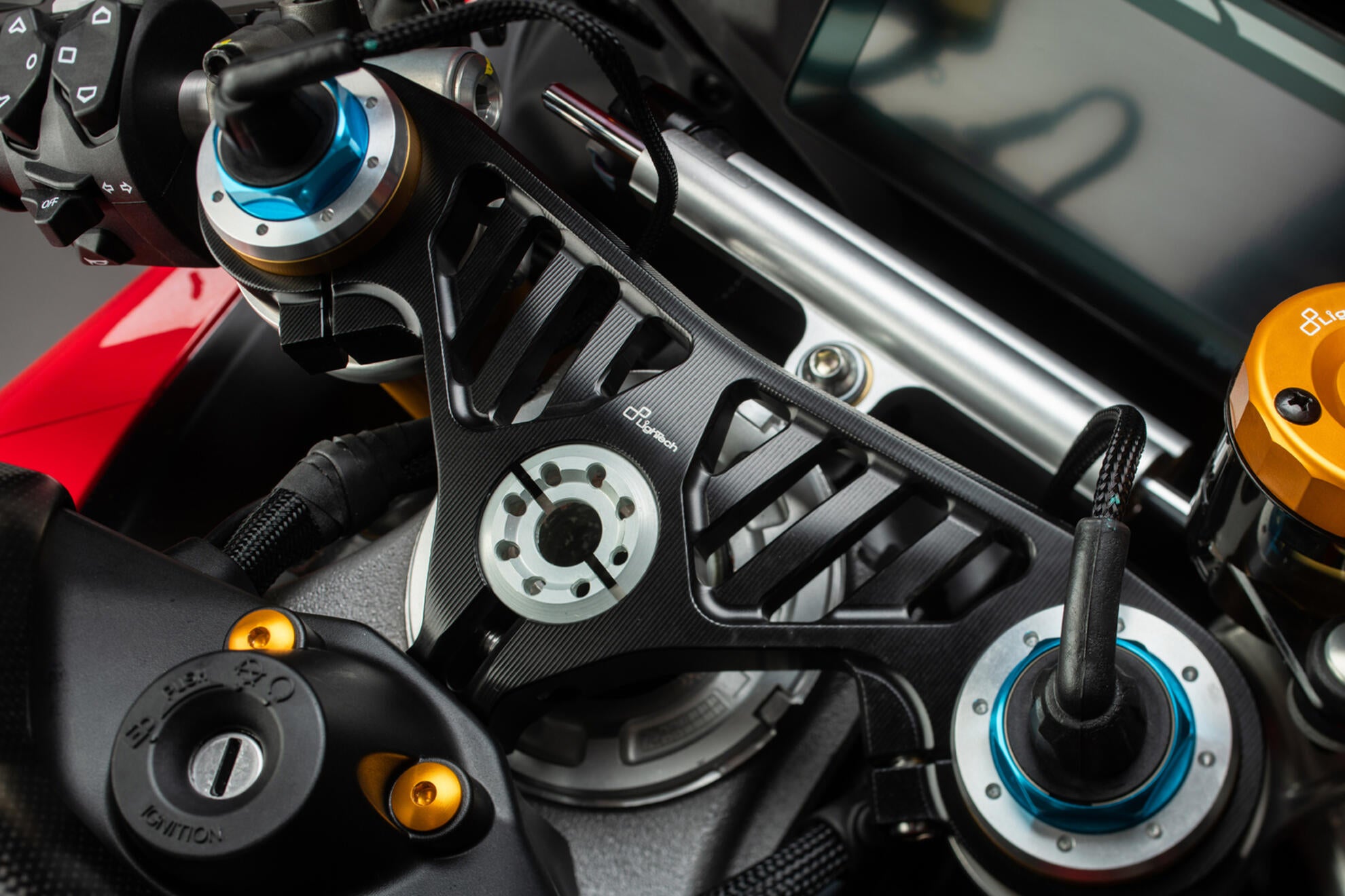 Ponte da suspensão (CIMA) LighTech Ducati Panigale V4/S/R (25-26) TCADU002NER 