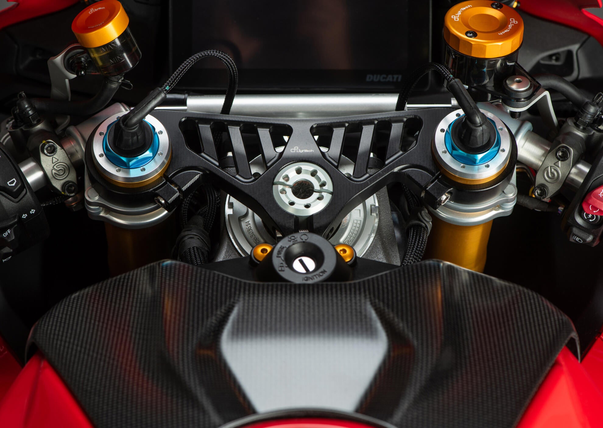 Ponte da suspensão (CIMA) LighTech Ducati Panigale V4/S/R (25-26) TCADU002NER 