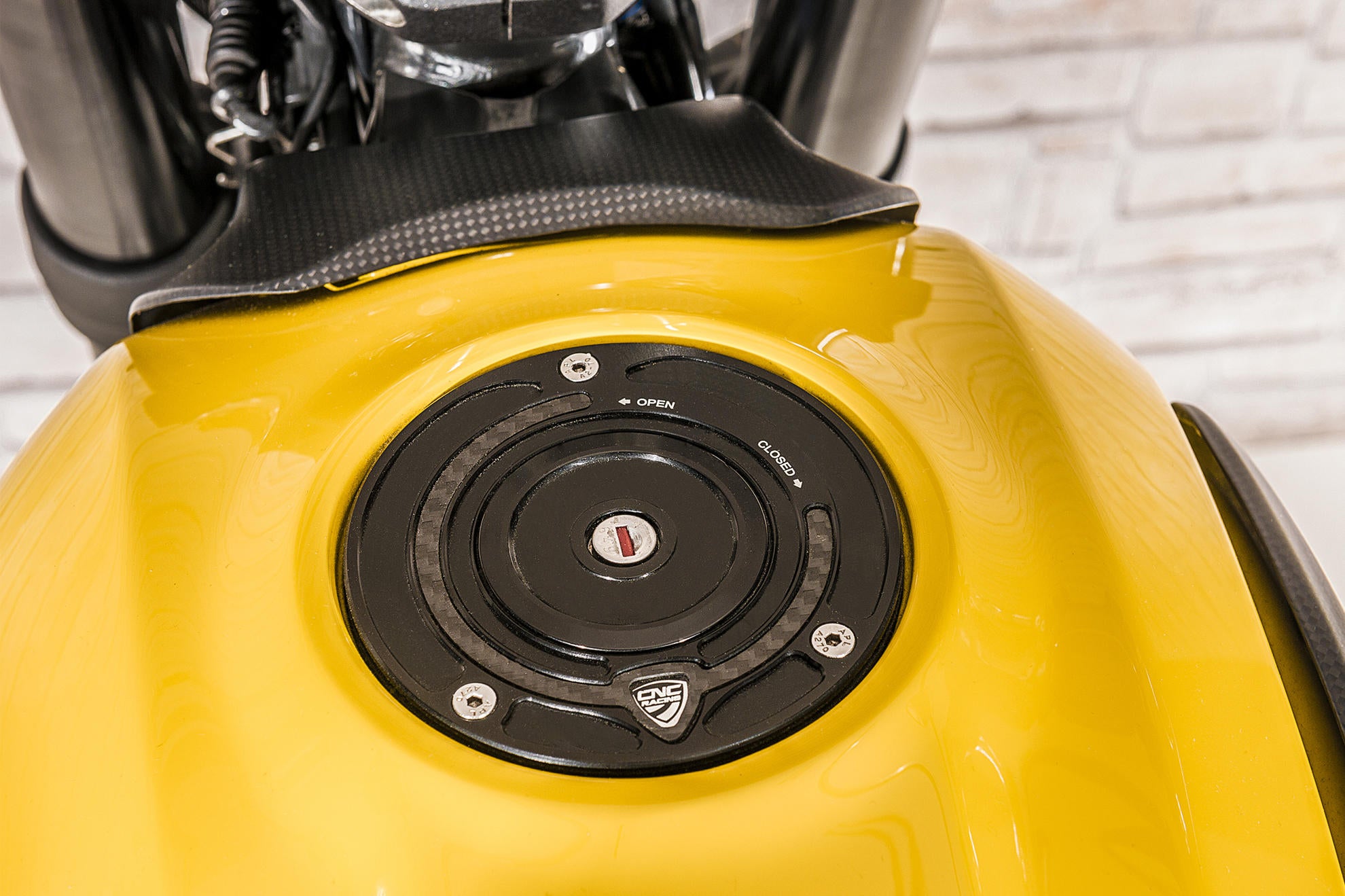 Tampa de depósito com flange em carbono CNC Racing Ducati Panigale V4/S/R (25-26) TSB01 