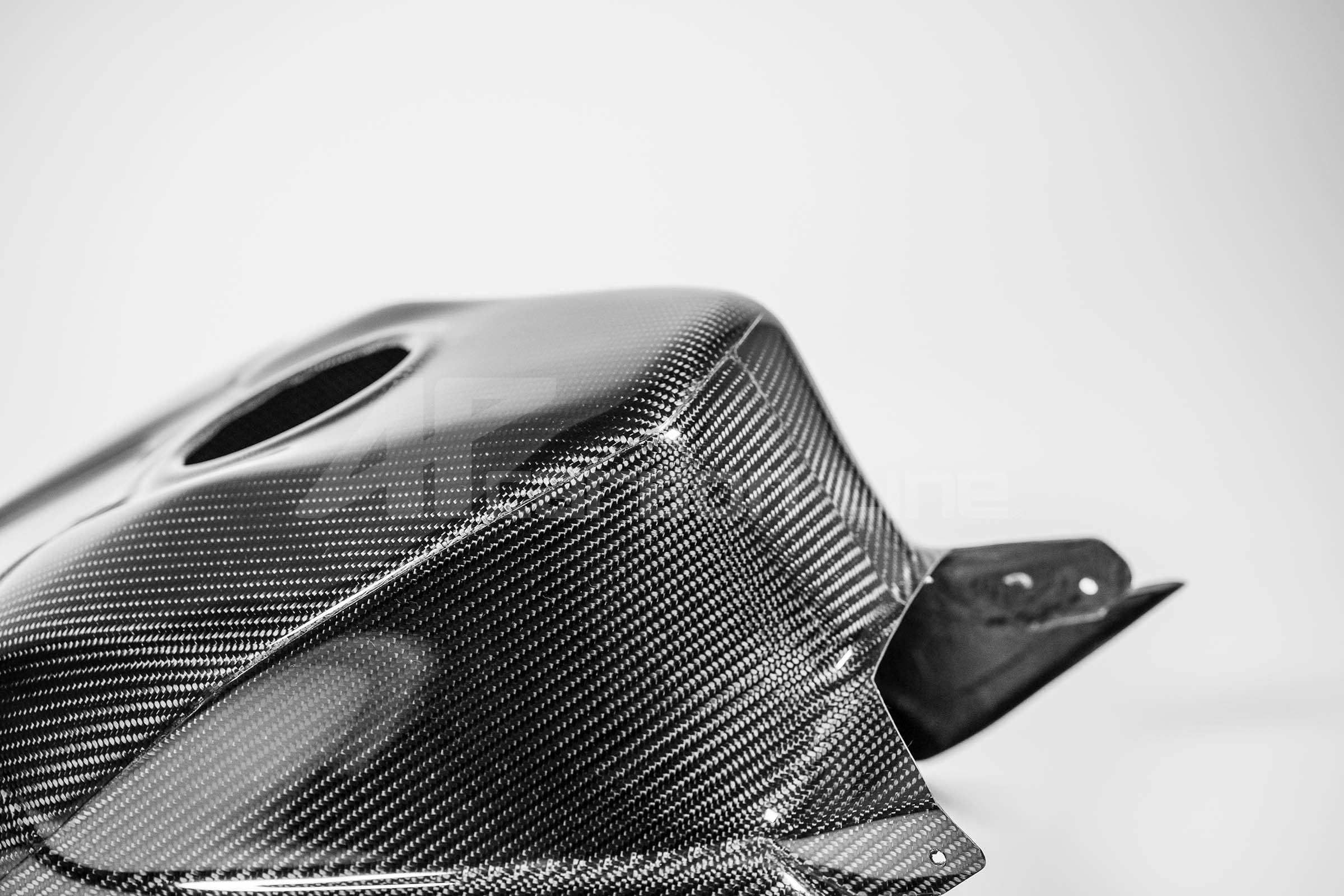 SBK Tampa de tanque 200g AP Carbon Line Honda CBR 1000 RR-R SC82 (20-23) 