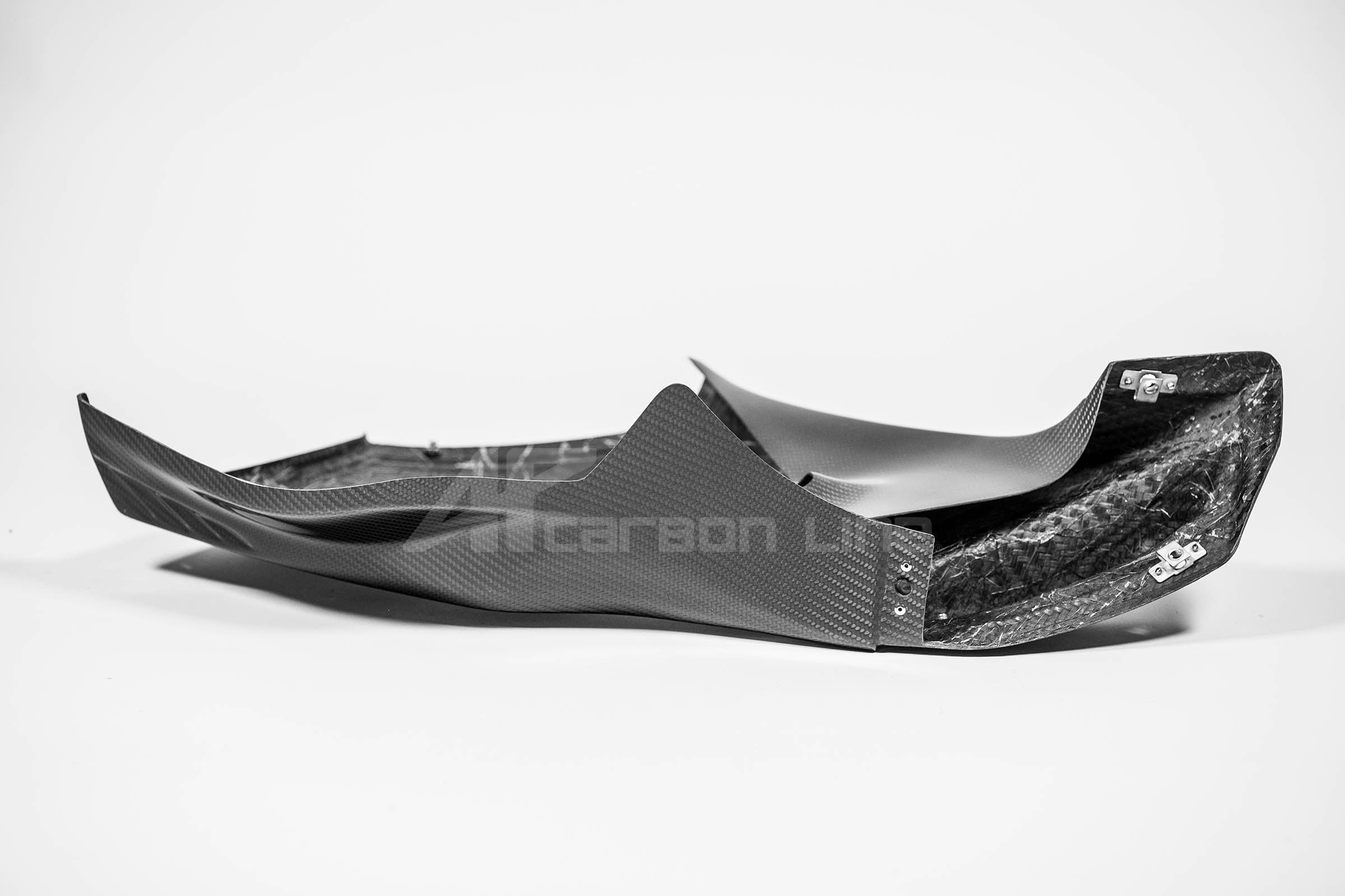 Painel lateral direito 200g AP Carbon Line Honda CBR 1000 RR-R SC82 (20-23) 