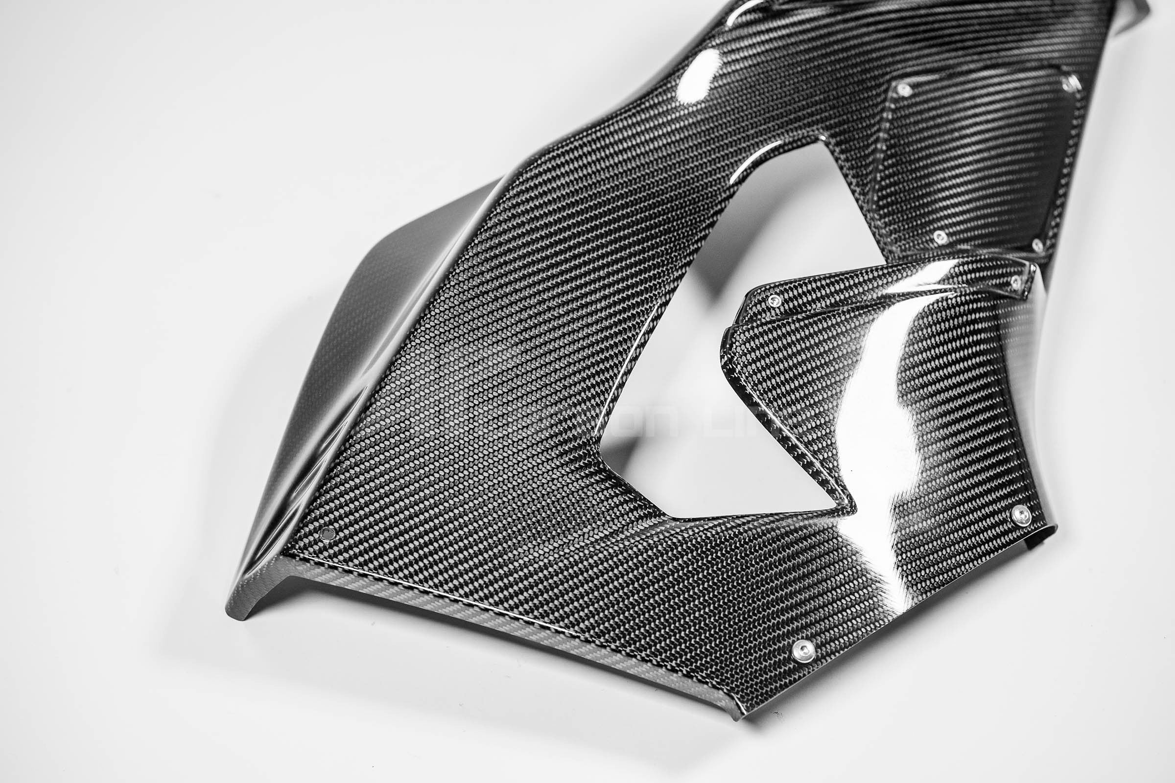 Painel lateral direito 200g AP Carbon Line Honda CBR 1000 RR-R SC82 (20-23) 