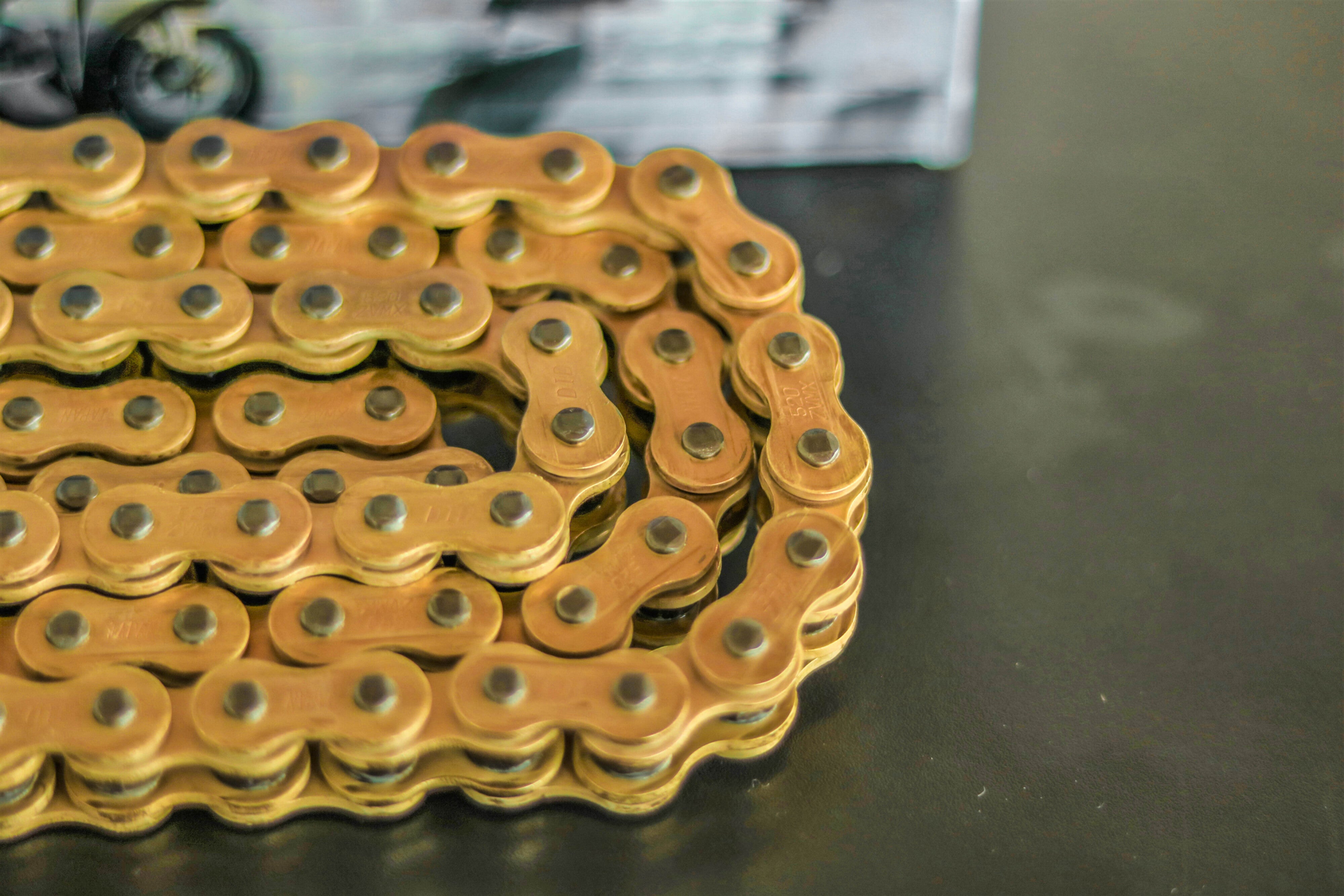 Corrente D.I.D 520ZVM-X X-Ring 520 G&G aberta com fecho de rebite – 100 a 132 elos 